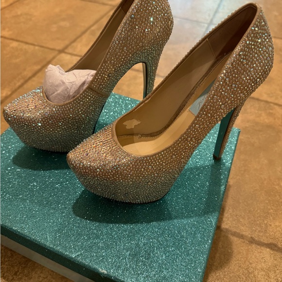 Blue by Betsey Johnson Sparkling Gold Heels - Picture 1 of 9